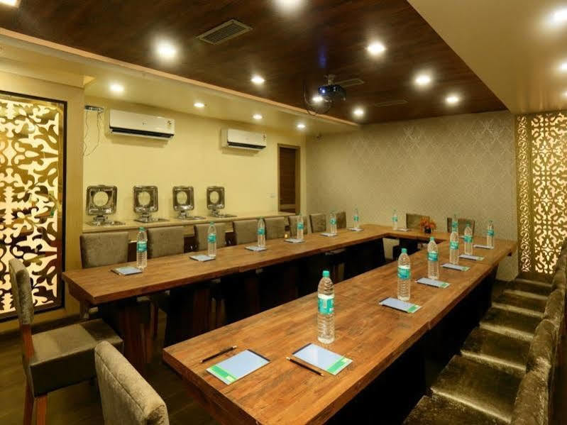 Hotel Indraprastha Delhi Zewnętrze zdjęcie